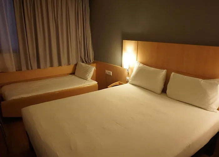 Ibis Hotel 2*