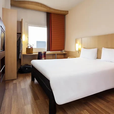 Ibis Hotel 2*
